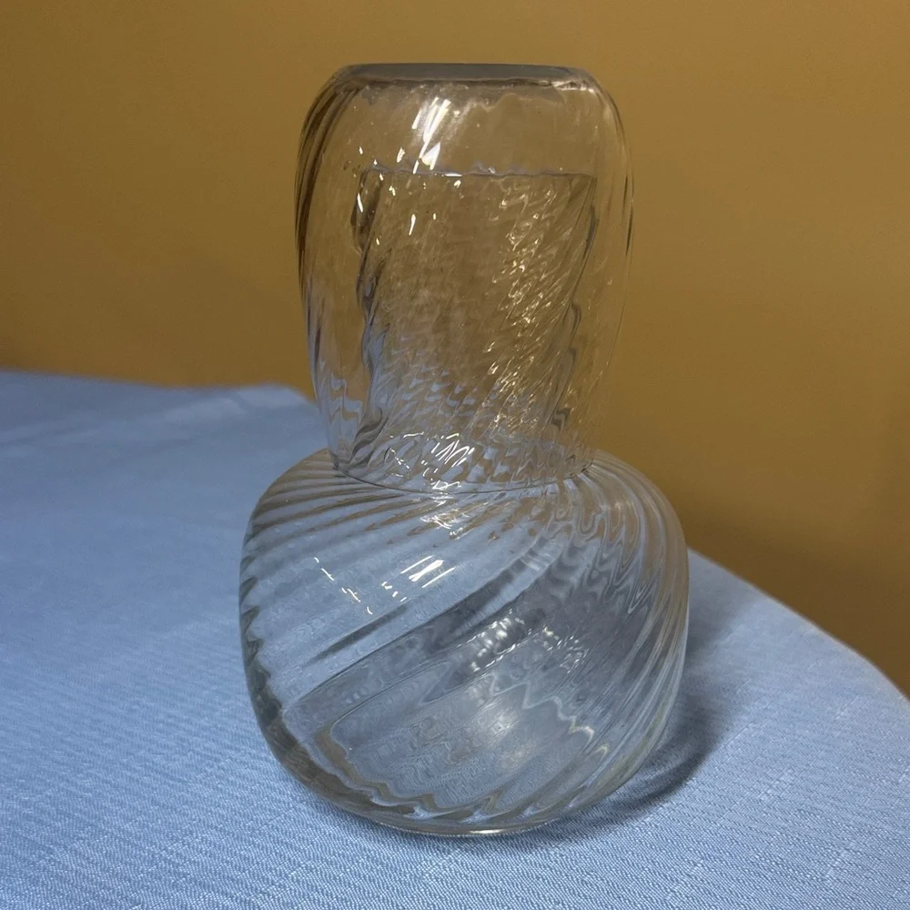 Clear Twisted Glass Vase - Home Kitchen
